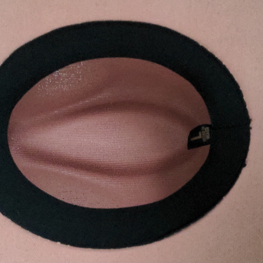 Woman hat - Picture 3 of 3